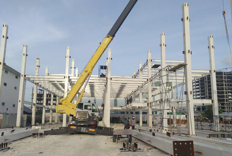 Proyecto de construcción de estructura de acero de varios pisos en Maldivas
