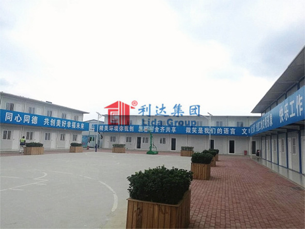 مكتب حاوية ومنزل ترفيهي بجدار زجاجي لتكامل تحويل القرى العشر في دونغجيا، جينان